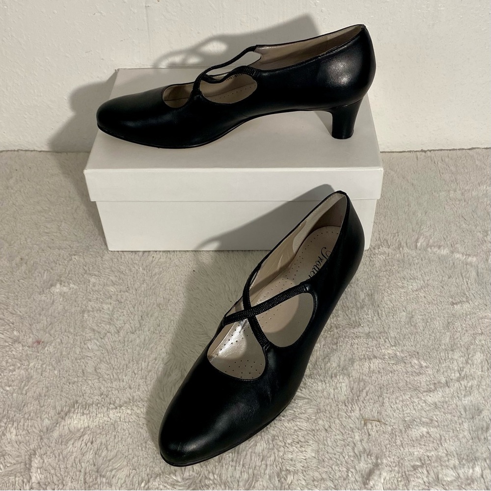 Trotters Jaime Black Leather Cross Strap Pumps Women’s Size 9.5 S (slim)